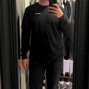 Patagonia långärmad tröja - Patagonia långärmad tröja Storlek: S Skick 9/10 (ser smutsigare ut pga spegeln).