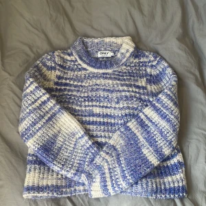 Stickad  - Jätte snygg stickad ifrån only!💞I storlek M men passar mig som har S (små i storleken)