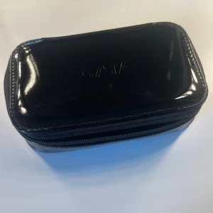 Caia necessär  - En jättefin necessär ifrån caia💕Jätte bra skick. 