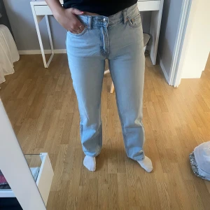 Jeans - Ljusblåa jeans 