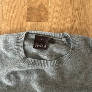 Oscar jacobson tröja - Tjena, seljer den här sjukt feta tröjan från Oskar jacobson i storlek M då jag tyvär har växt ut den, skriv gärna om ni har några fler funderingar 