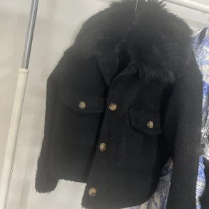 Höst jacka  - Höst jacka köpt på Chelsea i Göteborg 💕 fint skick men lite nopprig. Skulle säga att det är en storlek S/M