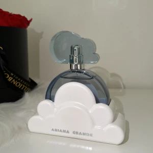 Ariana Grande  - Säljer Cloud EdP 100ml, endast sprayad några gånger. 