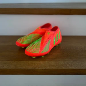 Adidas Predator Football Boots/Soccer Cleats - Color neon orange, neon green Size us 6 No laces