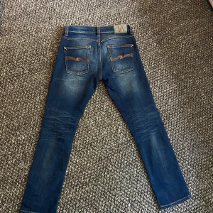 Nudie Jeans  - Säljer ett par Nudie Jeans Grim Tim/ Slim fit i storlek W30 L30 och toppskick! Hör av er vid intresse eller fler bilder! 