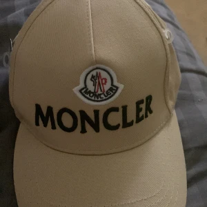 MONCLER KEPS  - MONCLER KEPS 