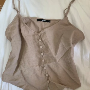 Topp - superfin topp från BikBok i storlek M! använd max 1 gång!❣️