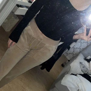 Juicy Couture  - Säljer mina bruna Juicy dem är helt oanvända finns inga defekter heller elr så