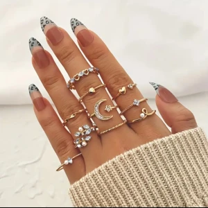 10-pack ringar med strass - 10st ringar med vackra strasstenar. Helt nya! 