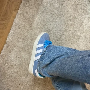 Adidas campus skor - Jättesnygga blåa adidas campus, säljer dom då jag inte använder dom så mycket, bra skick💕