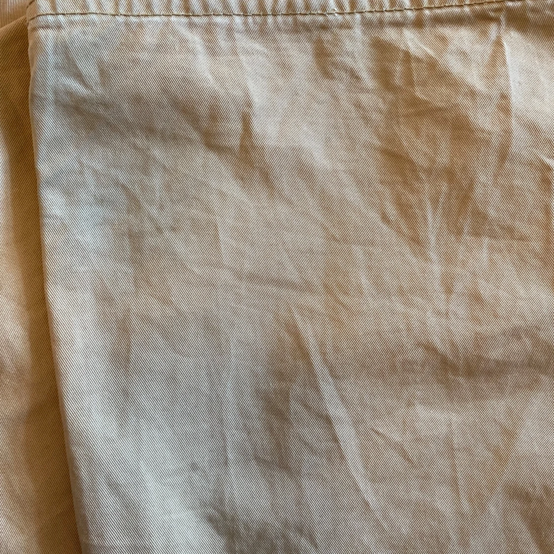 Beige cargobyxor från Ginatricot - 93