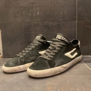 Diesel skor - Tjena! Säljer nu dessa feta skor. Säljer de för jag söker nya skor. Kan även byta mot något annat roligt. Sick på skorna 7,5 av 10. Hör av er om ni är intresserade.