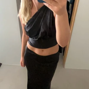 Fin fest topp - Jätte fin satin fest topp från Na-kd använd en gång. 