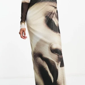 Maxiklänning i mesh - Helt ny klänning 