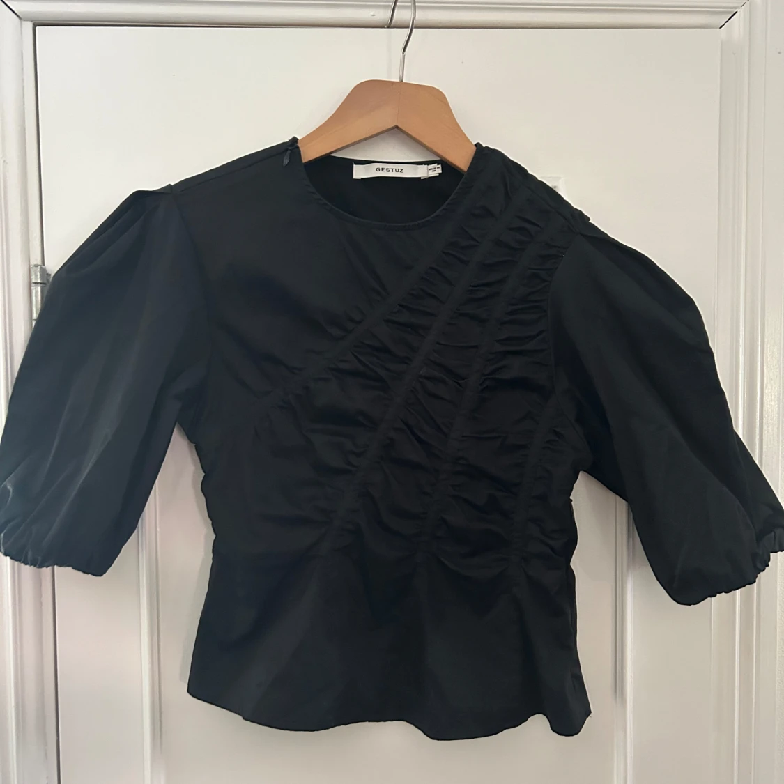 Svart blus från Gestuz 
