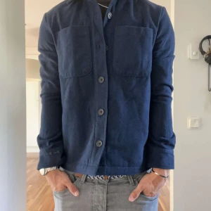 Donce De La Sense Overshirt - Nypris 1499kr bra skick. Säljer för 799kr, inte hugget i sten. Skriv vid intresse!