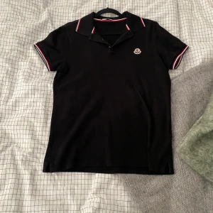 Moncler pike - Moncler pike i 9/10 skick. Andvändfåtalgånger. Retail: 3599kr