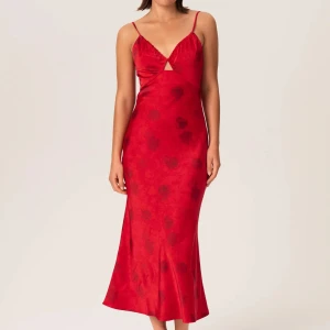 Adoore portofino klänning - Helt ny klänning från Adoore, endast testad! Storlek: 34, men passar mig som vanligtvis har 36.  Nypris: 1495kr