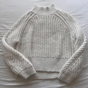 Stickad tröja  - Jätte mysig stickad tröja 