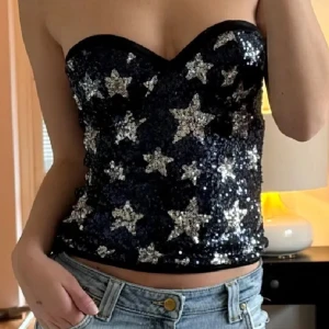 Intimissmi korsett - Säljer denna då jag bara använt den 1 gång och jag passar inte i den längre i kupan💘 Sjukt snygg och har inga defekter. Man kan sätta på straps men också ta av om man vill❤️