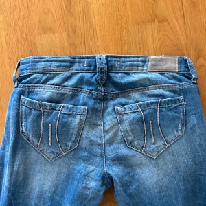 Fornarina jeans - Lågmidjade formarina jeans Innerbenslängden ca 81 midjemåttet ca 74