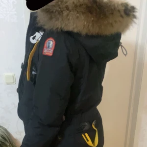 Parajumpers jacka  - Parajumpers  jacka fick den som present helt ny för 12k använt 2 gånger,priset kan diskuteras😊