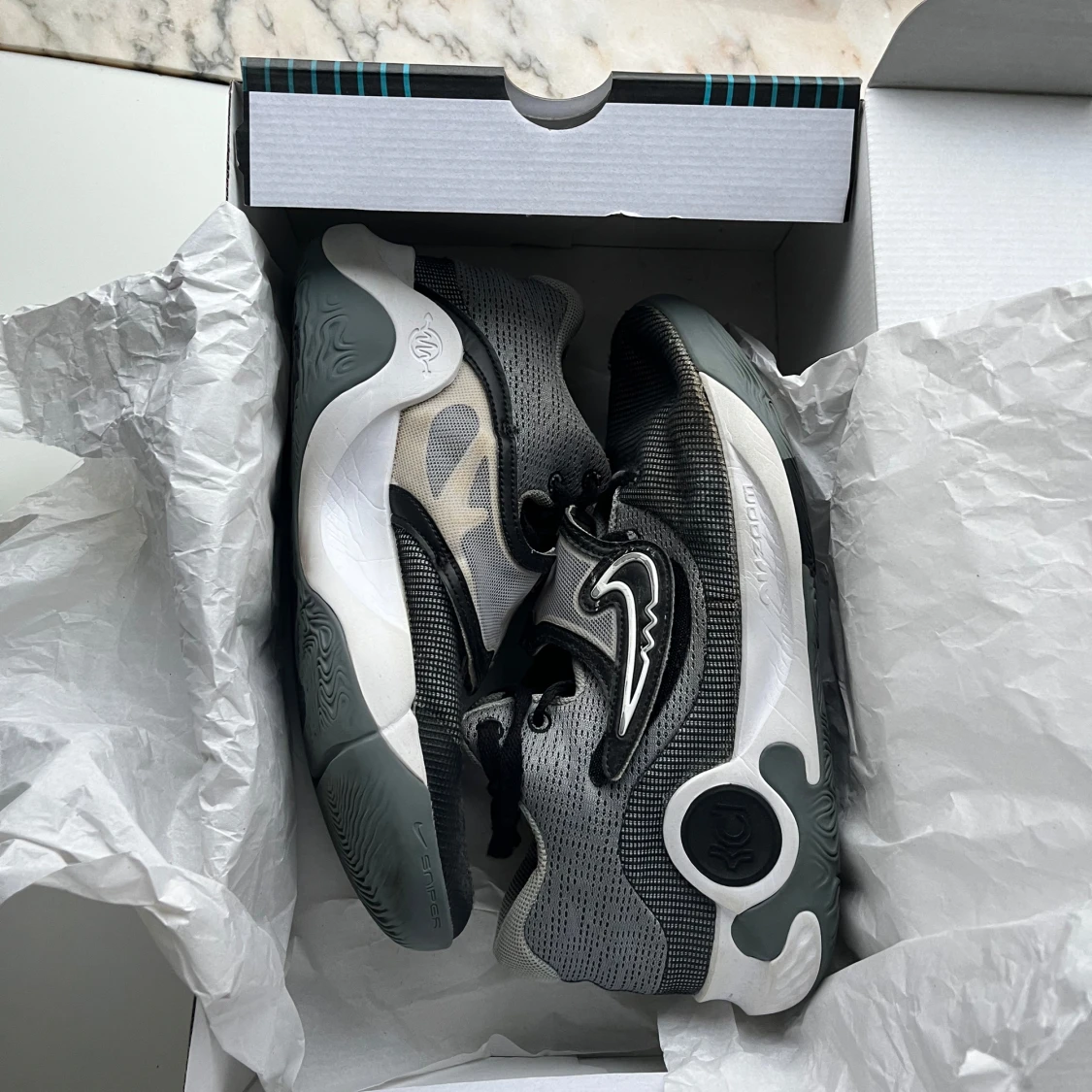 KD Trey 5 X ”Wolf Grey” BasketskorKD Trey 5 X ”Wolf Grey” Basketskor