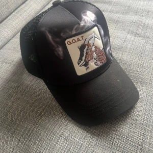 GOAT keps - Använd bara 1 gång.  Bra kvalité och bra pris.  Köpte den för 450kr.