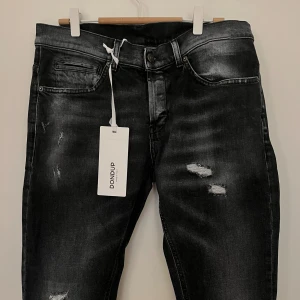 DonDup George - Säljer dessa helt oanvända DonDup jeans i storlek 33, Skriv för eventuella frågor! 