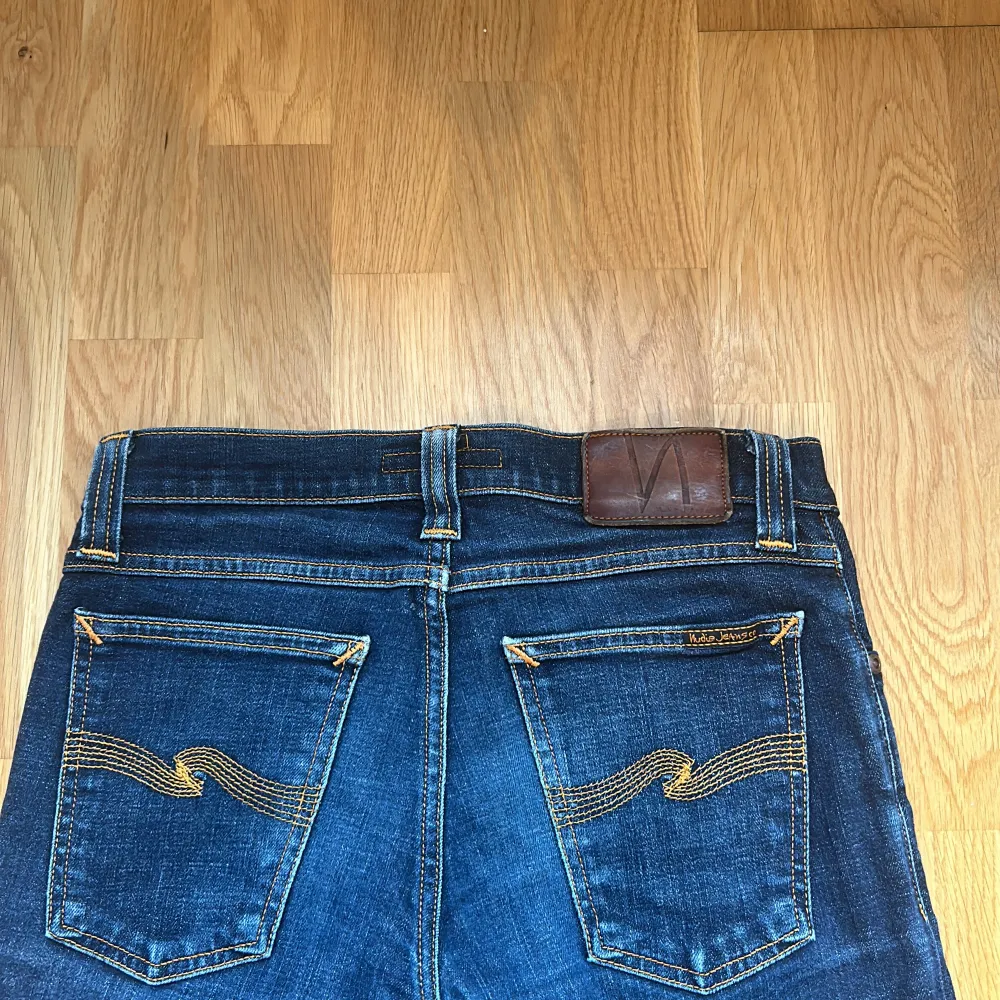 Snygga Nudie jeans i nyskick Storlek W27 L32 men skulle säga att de passar lite mindre  Säljer för att dem är för små!. Jeans & Byxor.