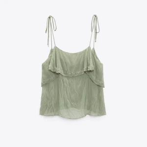 zara topp - använd ca 3 gånger och inga defekter 💘