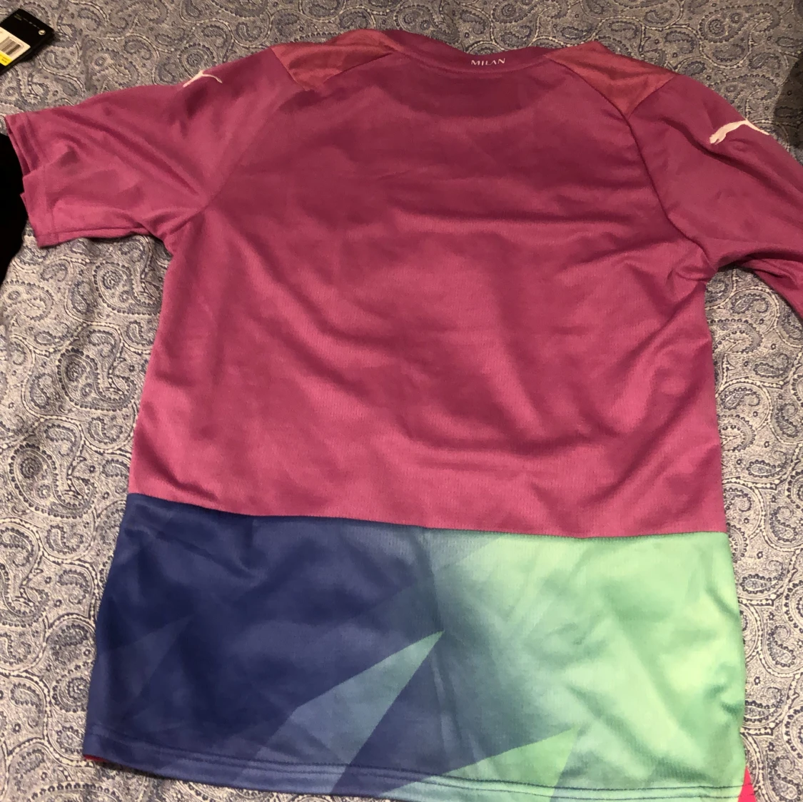 Av milan t-shirt storlek s pris 300 - 91