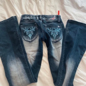 Crazy age jeans - Långmidjade jeans stolek 34 Midjemått 35cm och Innebenslängd 80cm priset kan diskuteras😊