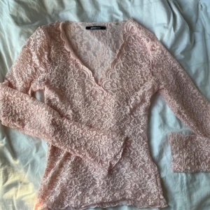 Spets tröja  - Säljer denna spets tröja då den inte kommer till användning, helt ny och i nyskick💕💕storlek S