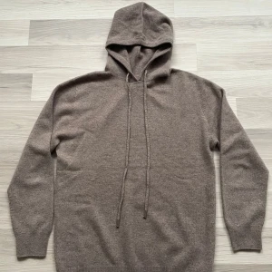 Merinoull Hoodie - Säljer denna feta merino hoodien | Storlek S | Väldigt bra skick, använd 1-2 gånger | Hör gärna av vid frågor och funderingar! (Priset är ej hugget i sten)