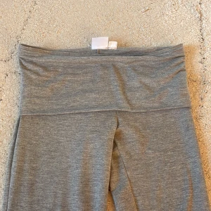 yoga pants från Gina💕 - Gråa yoga pants från Gina,bra skick stolek 158/164