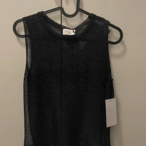 Josefine Hj topp - Aldrig använd med prislapp Glittrig mesh topp Josefine Hj kollektion med NA-KD  Storlek S
