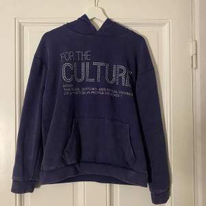 Fin mörkblå ”For The Culture” hoodie💙 Använd ett fåtal gånger