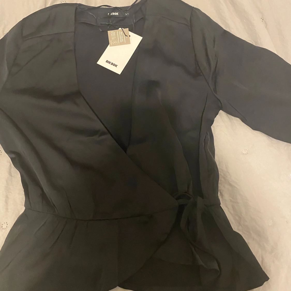 Bikbok knytblus  - 90