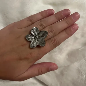 Ring Blomma Silver - 🤍