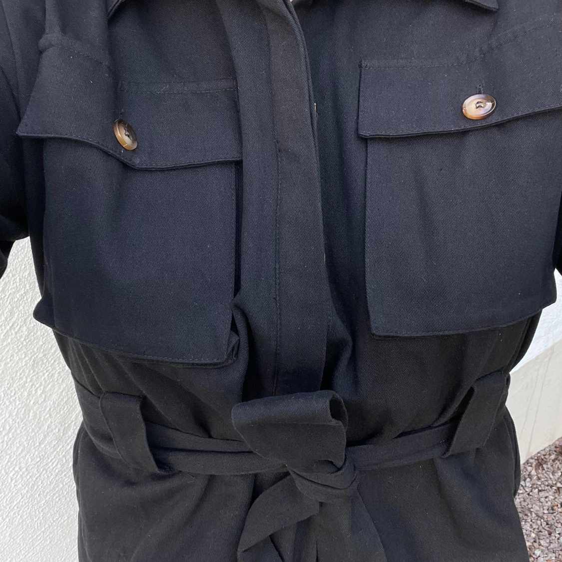 Svart jacka med knytband - 90