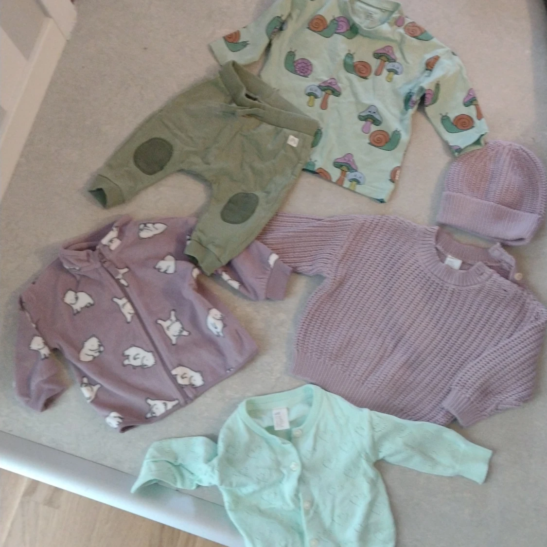 Paket med babykläder