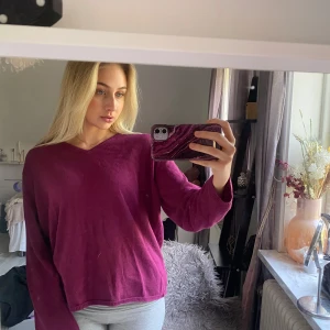 Lila stickad tröja  - Oanvänd 