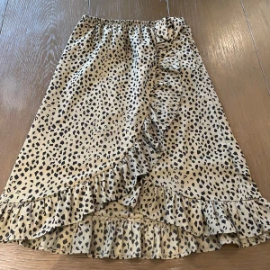 Kjol - går att ändra midjestorleken❤️