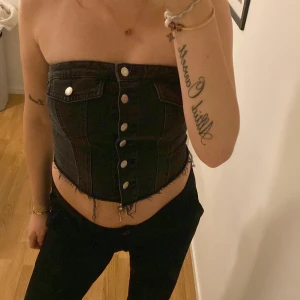 Svart jeans top - Använt väldigt liten, inte alls sliten 