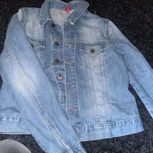 Jeans jacka  - Jeans jacka som ny