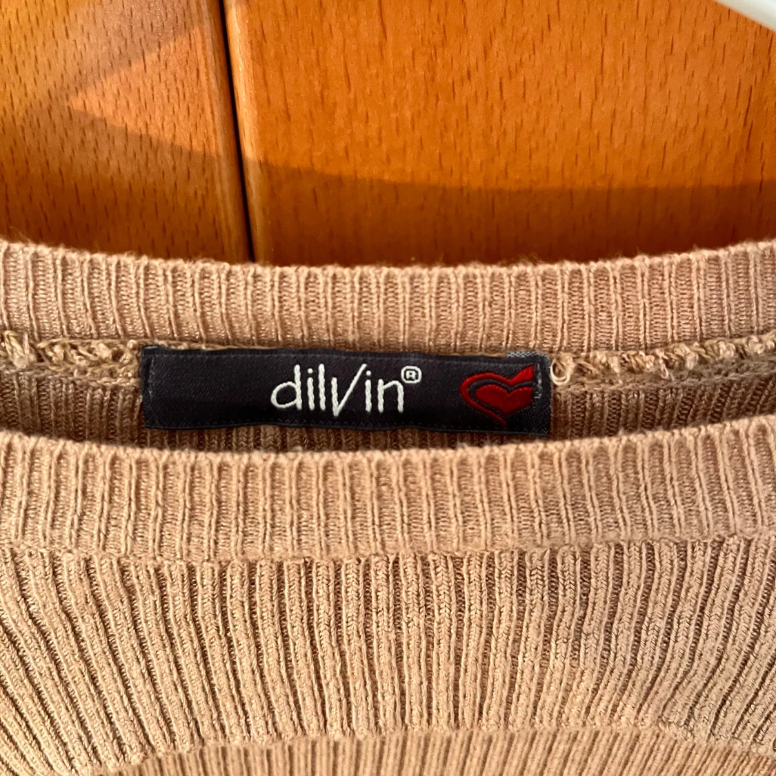 Brun stickad långärmad  - 91