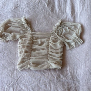 Blus - Beige/ljusrosa blus. Storlek 36 (säljer pga använder inte)