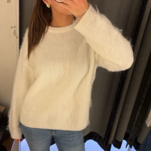 Tröja  - Intressekoll!! Endast testad med lappen kvar, jättemysig tröja från bikbok med nypris 699. Lägsta pris 550