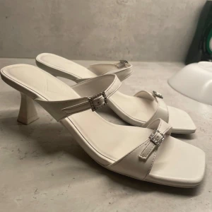 Skor - Säljer mina blaskor då jag inte kommer använda dom, använda 1 gång💗 storlek 37 